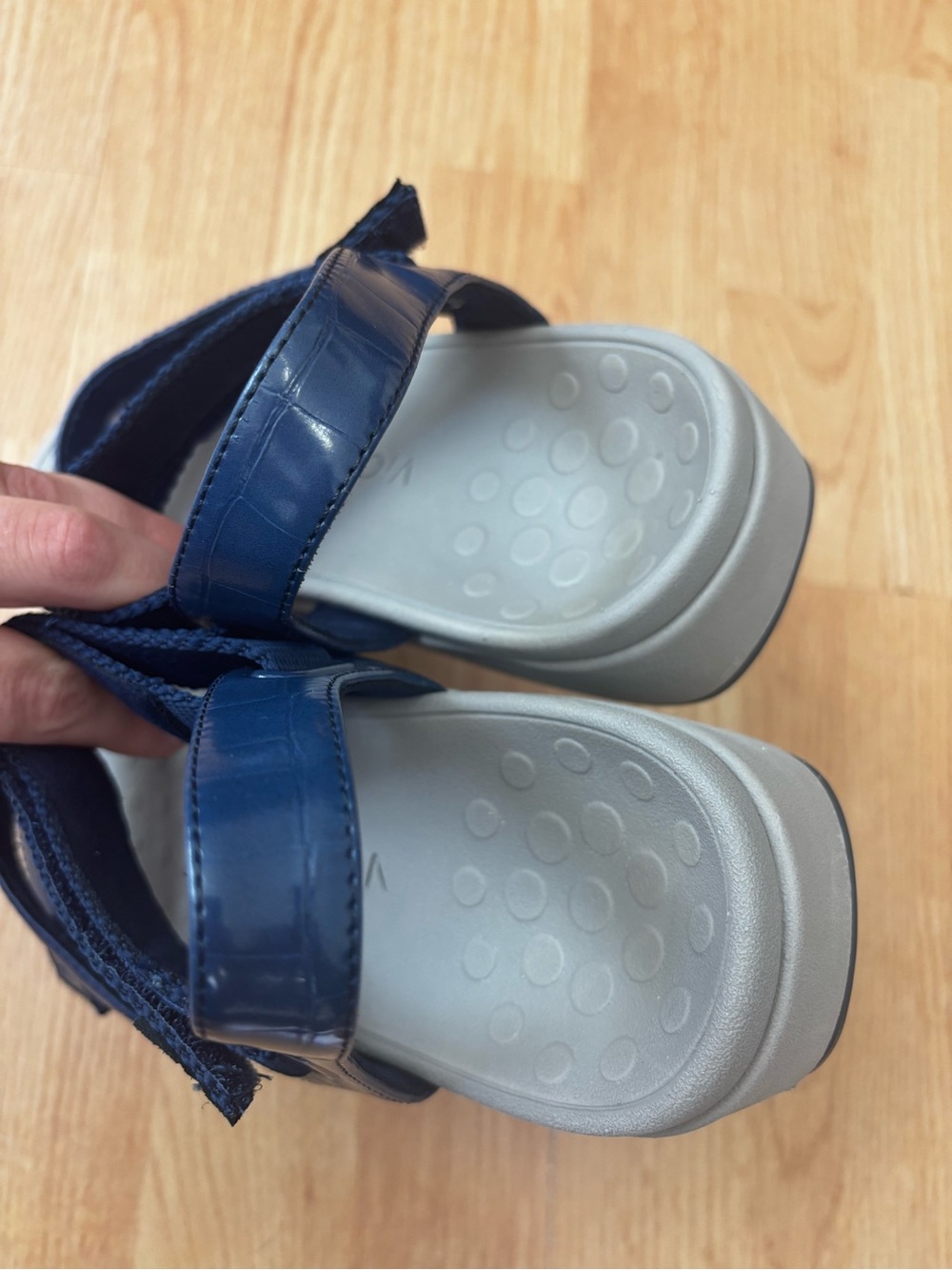 Vionic adjustable navy croc embossed strap sandals sz 9 support walking comfort - Picture 4 of 6